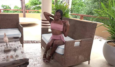 Stunning black babe Amari Anne showing her pussy close-up