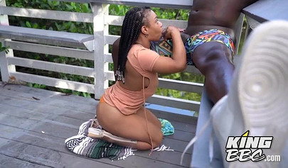 Outdoor blowjob and amateur sex with horny black babe