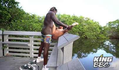 Outdoor blowjob and amateur sex with horny black babe