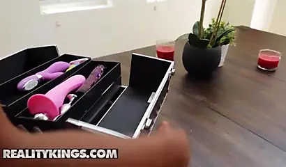 Bubble butt ebony girl Anne Amari craves some white dick