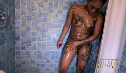 Tattooed black girl with round booty satisfies Indian guy