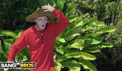 Sweet ebony babe Cecilia Lion seduces the pool guy Brick Danger