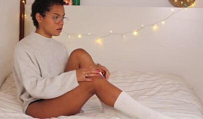 Freya Lasirenn is playing with her sweet pussy on Xmas