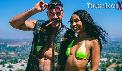 Charles Dera fa sesso fantastico con la ragazza di colore Olivia Jayy