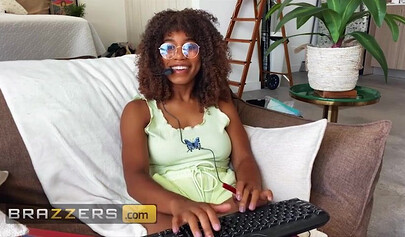 Gamer girl Jenna Foxx starts masturbating with a blue vibrator