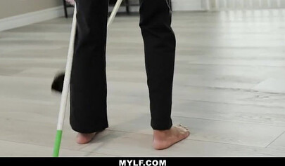 September Reign is enjoying Johnny Castle's hot jizz