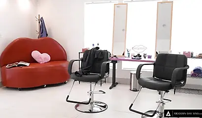 Ebony Babe's Public Salon Risk