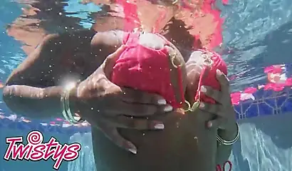 Elsie's Naked Pool Masturbation