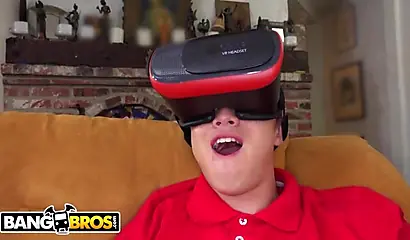 Juan conoce a Anya en el metaverso del porno