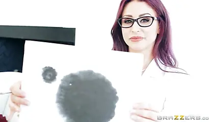 Моник использует свою вагину для терапии