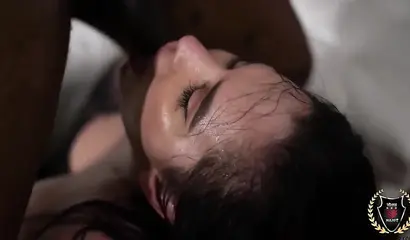 Danja Angel'ın Patronu Büyük Siyah Bir Penis İçin Pazarlık Yapıyor