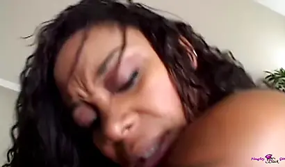 Kitty Blacks Deep-Throat-Fähigkeiten führen zu einer doppelten Penetration