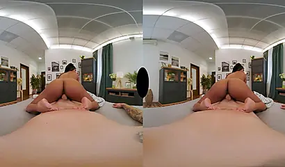 Despertando a esta joven belleza de ébano