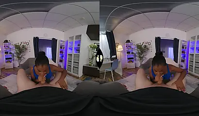 VR視点：巨乳と巨尻に大量の精液が放出される