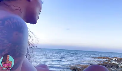Sarai Minx geht nach draußen