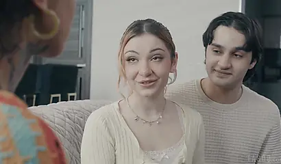 ट्यूटर की मुसीबत: गोरी हसीना को थ्रीसम का सबक मिला
