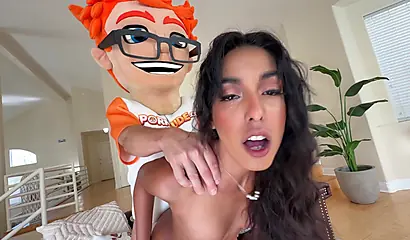 La mirada traviesa de Claire Black desemboca en una felación amateur.
