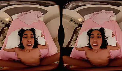 Pequena gostosa recebe uma creampie hardcore em POV