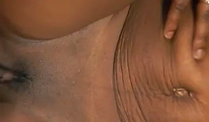 Éjaculation du point de vue d'une jeune strip-teaseuse