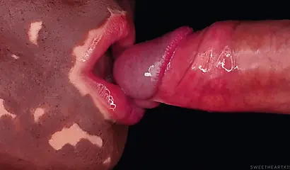 Sweetheart Kiss verwöhnt mit einem leidenschaftlichen Blowjob und einem Samenerguss.