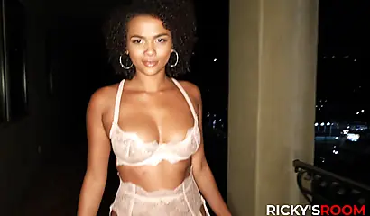 Alina Alis erstes Mal mit Ricky Johnson