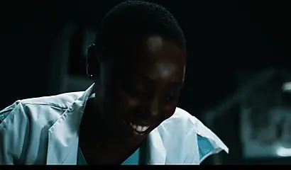 La diosa negra Zaawaadi eyacula sobre Veronica Leal.